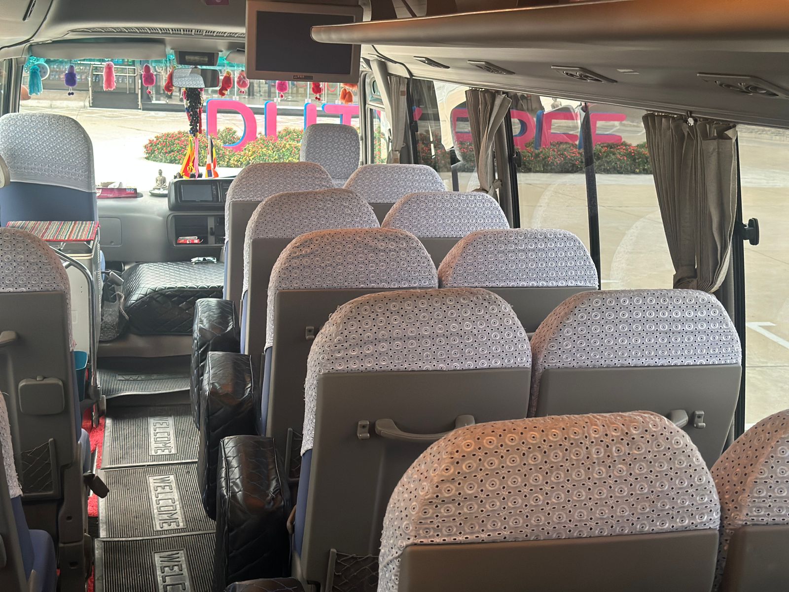 Mid-Size Bus Gallery 4